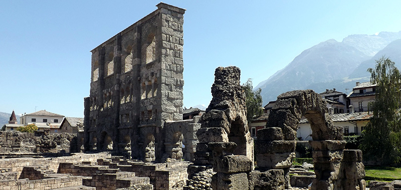 Teatro romano aosta estate